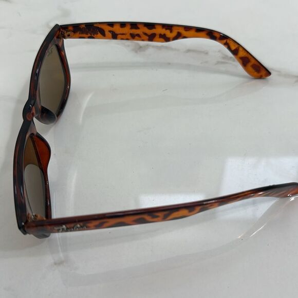 Ray-Ban Brown Classic Sunglasses Timeless Design RB 2140 - Wayfarer Tortoise - Picture 2 of 4